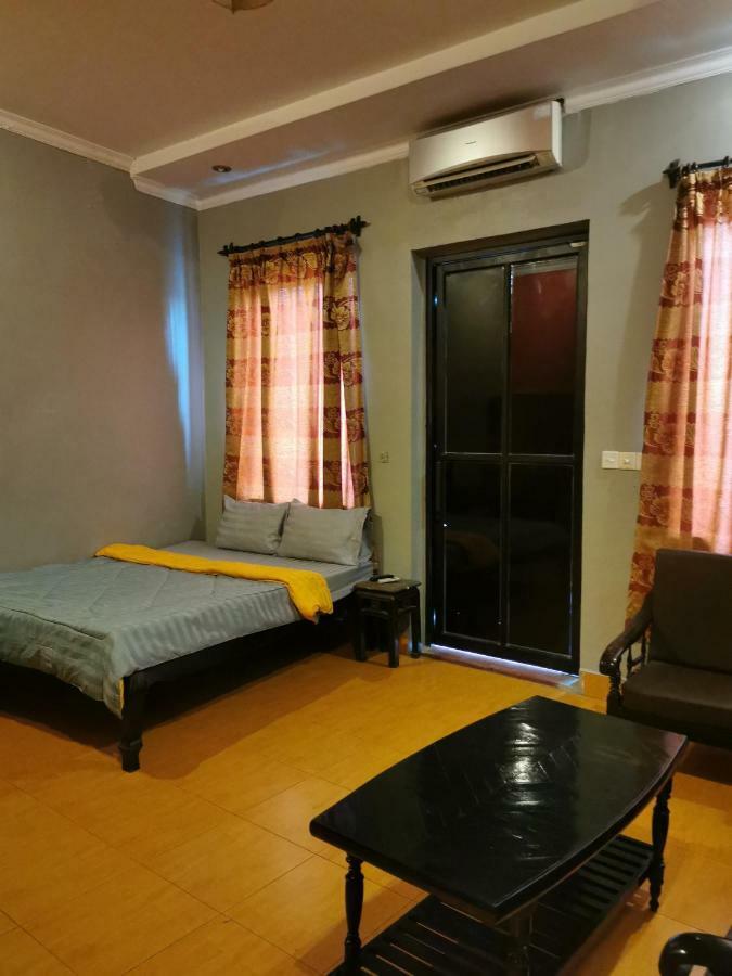 Sovanphum Guesthouse And Restaurant Phnom Penh Exteriör bild